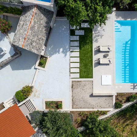 Villa Komelo Škrip 외부 사진