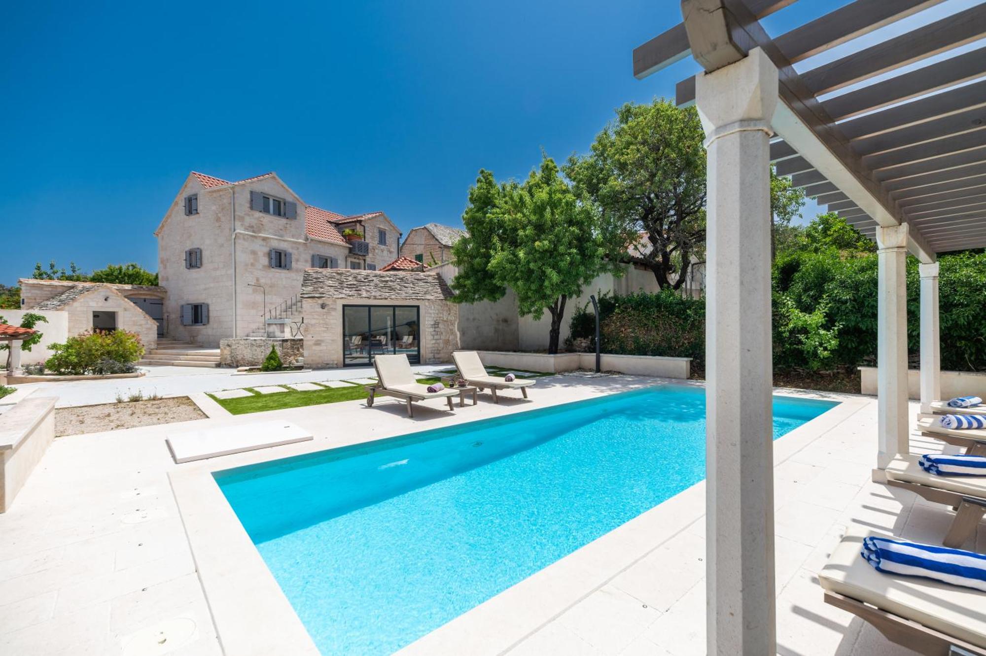 Villa Komelo Škrip 외부 사진