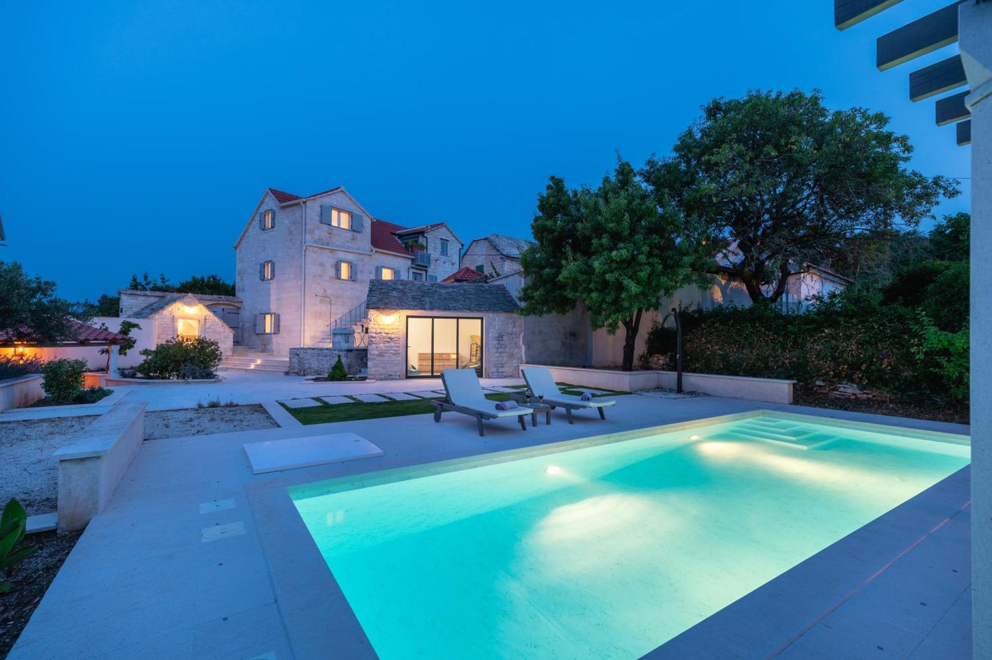 Villa Komelo Škrip 외부 사진