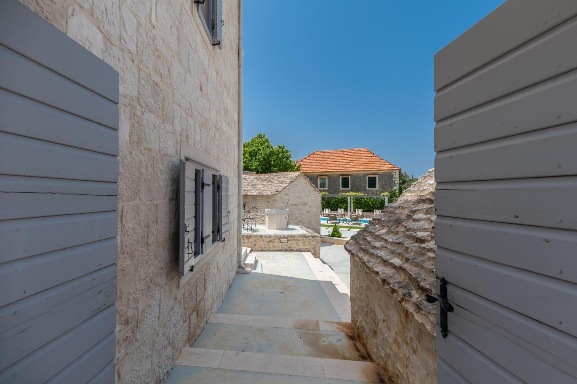 Villa Komelo Škrip 외부 사진