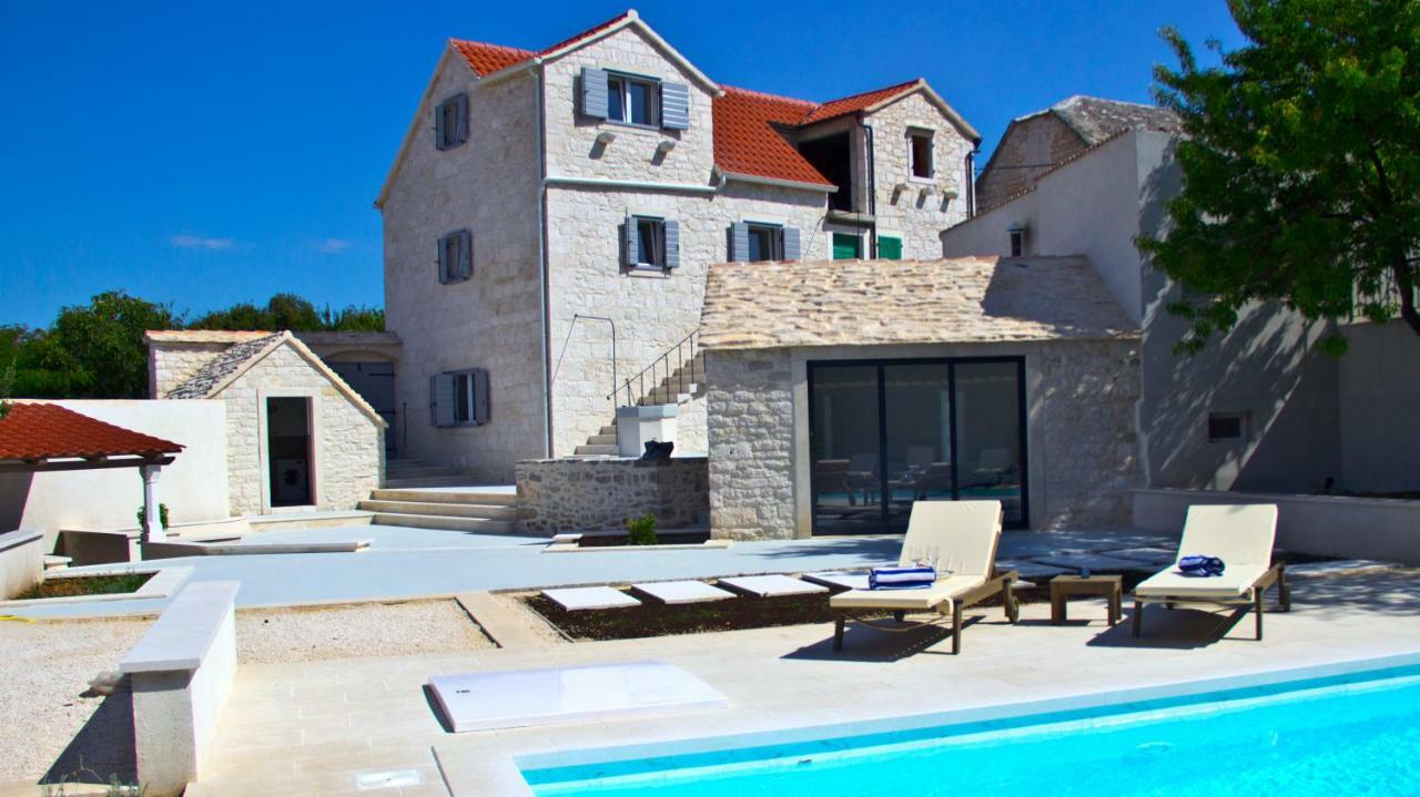 Villa Komelo Škrip 외부 사진